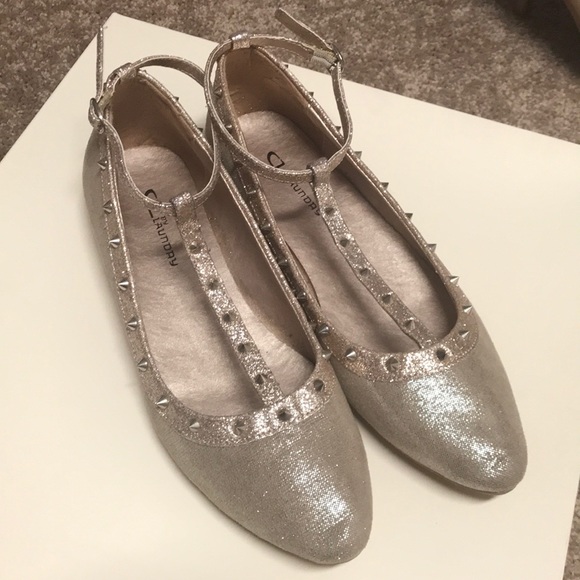 [Send Offers] 👠SHOOEESS - Picture 2 of 4